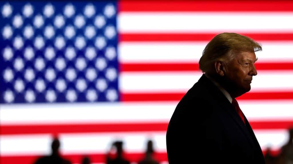 Trump Renews $5,000 Check Promise Before Midterms