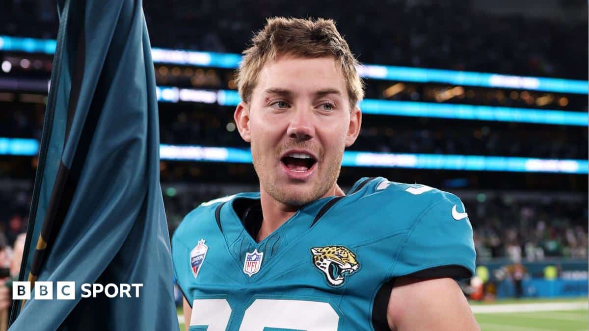 Little’s last-second kick lifts Jaguars over Eagles
