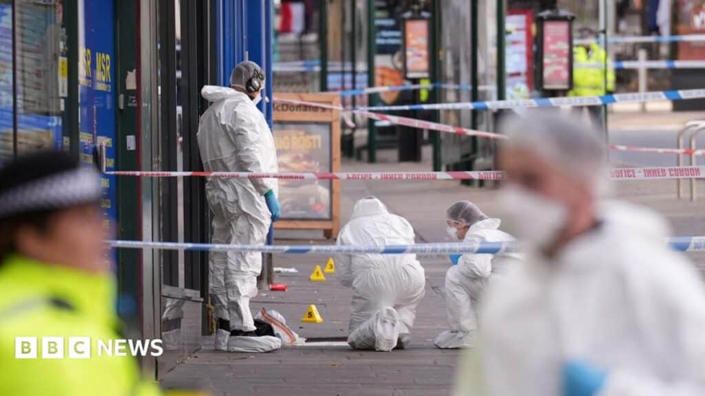 Police Hunt Two After Nottingham Officer Shot