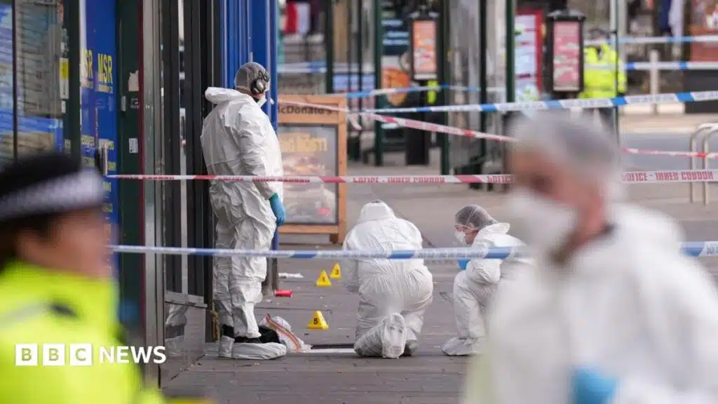Police Hunt Two After Nottingham Officer Shot