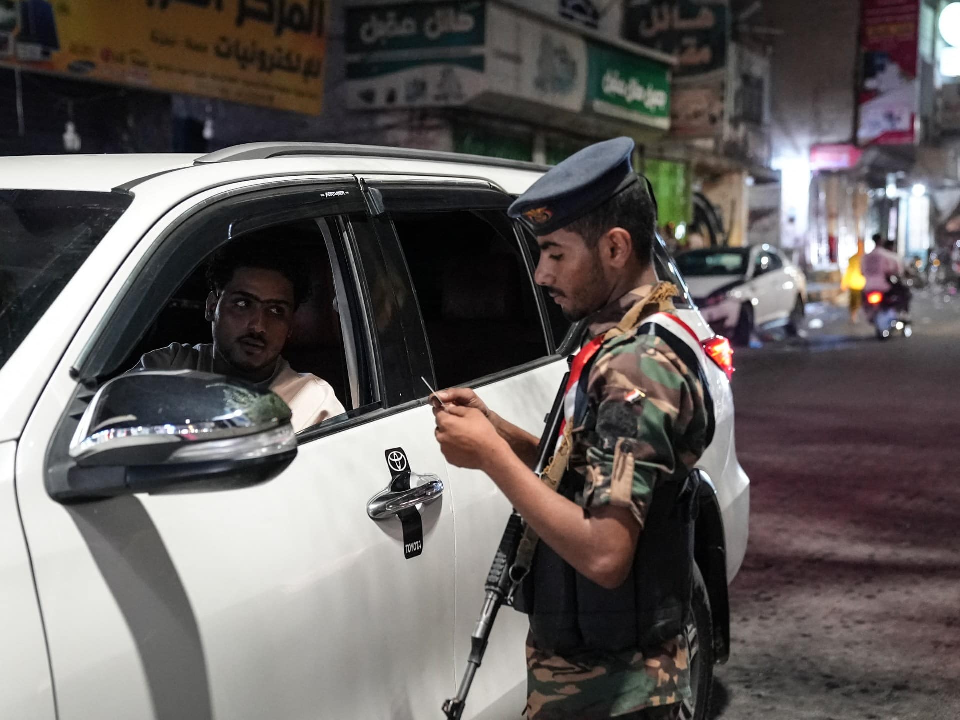 Fighting Intensifies in Yemen, Al Jazeera Reports