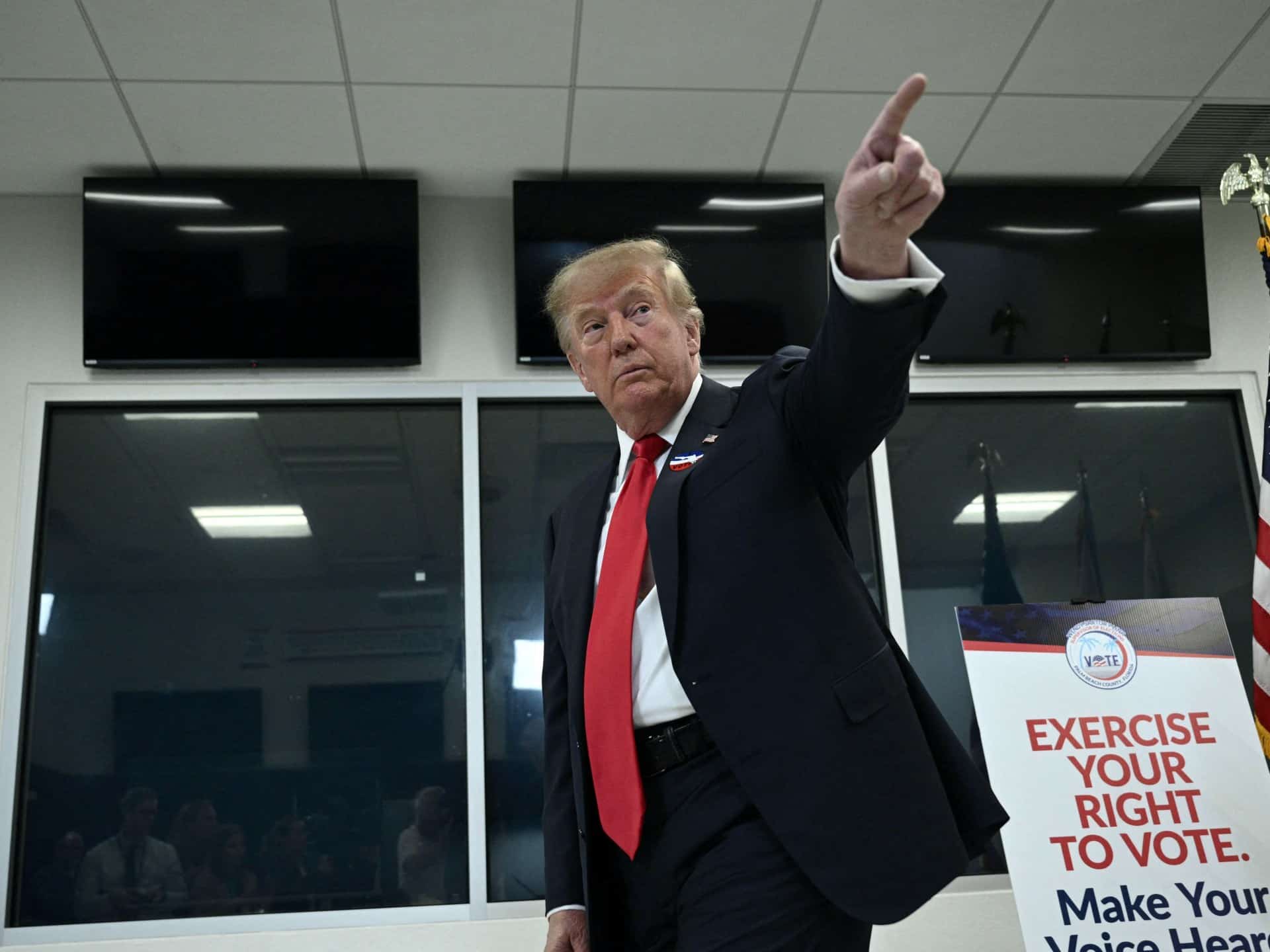 Trump Hints at Sunday Iran Attack or Deal