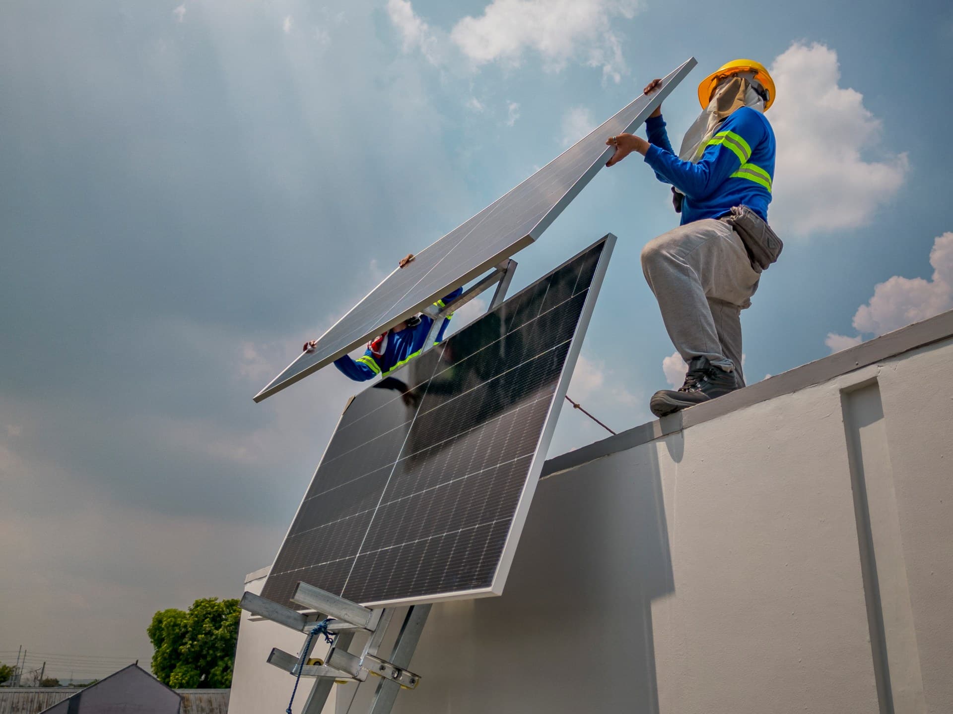 Philippine Rooftop Solar Demand Rises With Power Costs