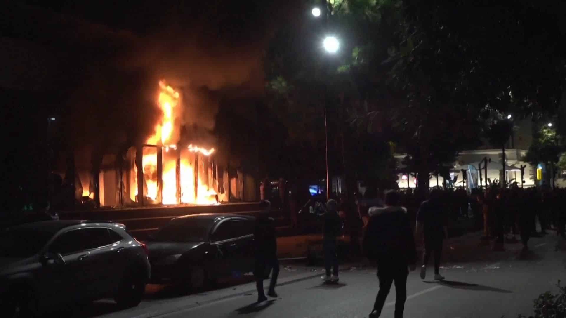 Tirana Protesters Set Justice Ministry on Fire