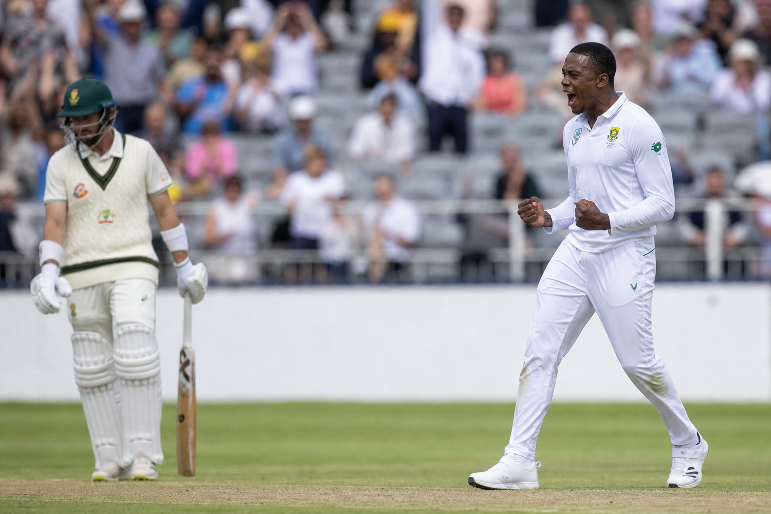South Africa Leads Australia in Newlands Test